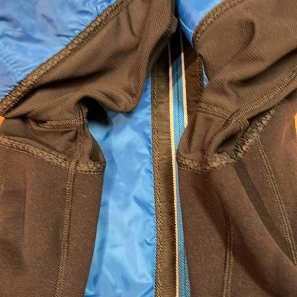 EUC Lululemon Run: Bundle Up Jacket (US 8) - Black / Beaming Blue - Picture 7 of 16